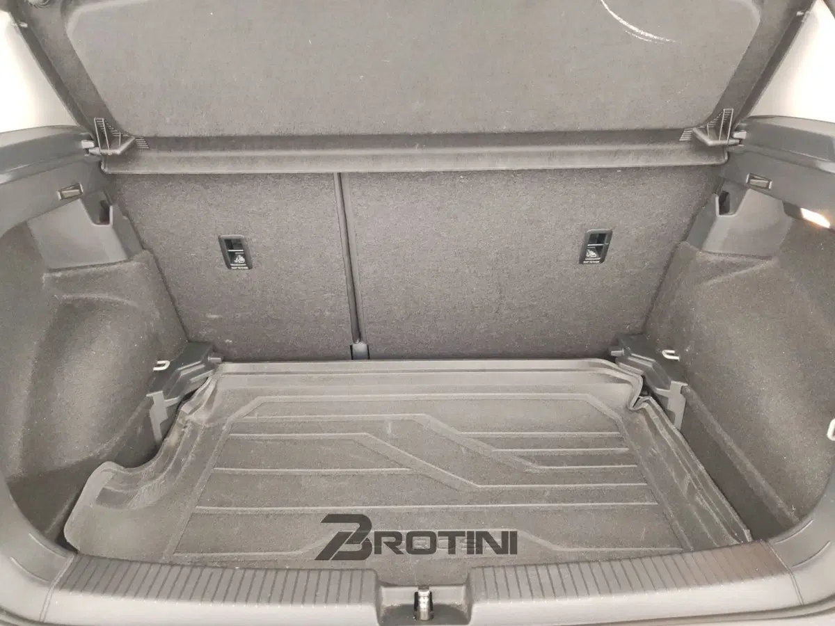 Volkswagen T-Cross usata a Massa-Carrara (14)