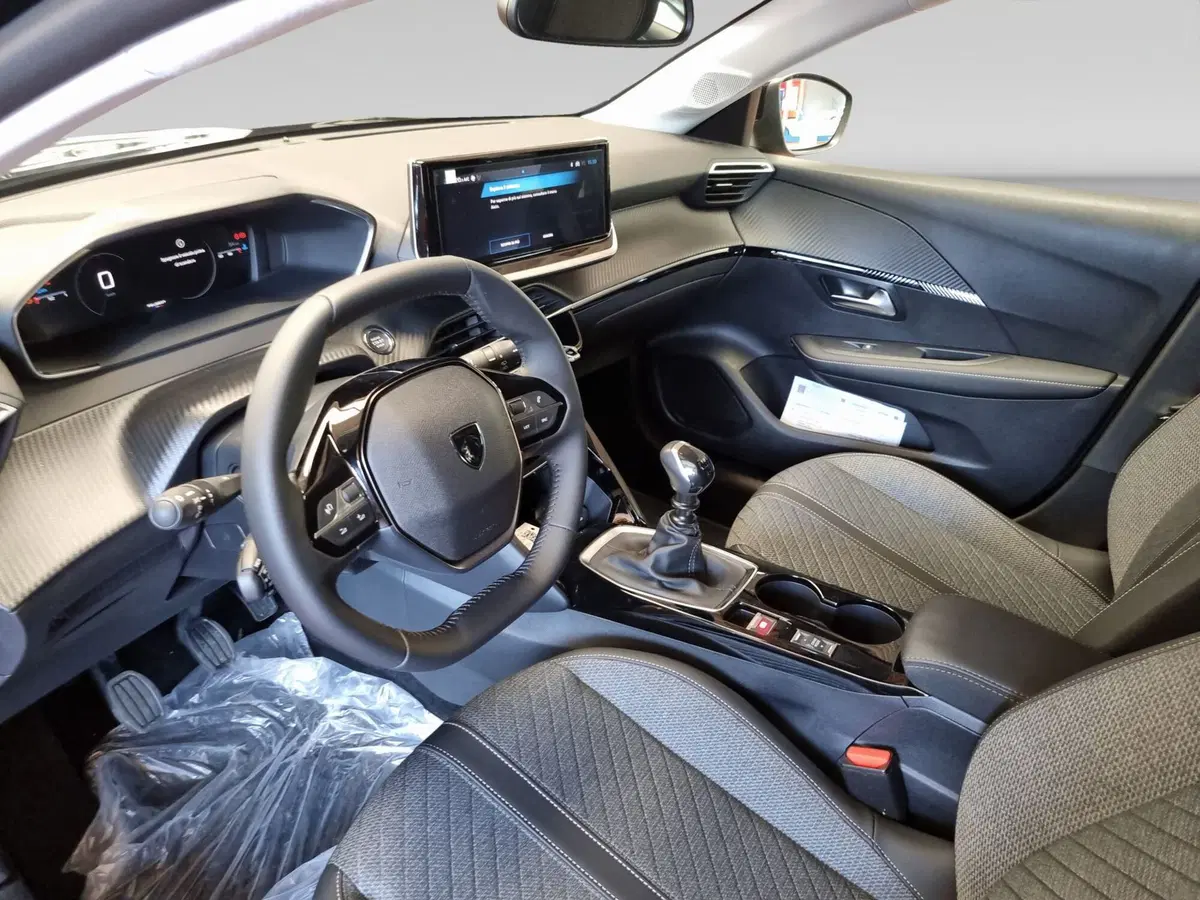 Peugeot 208 nuova a Varese (10)