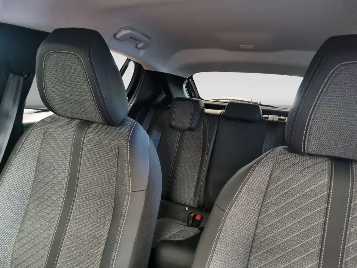 Peugeot 208 nuova a Varese (16)