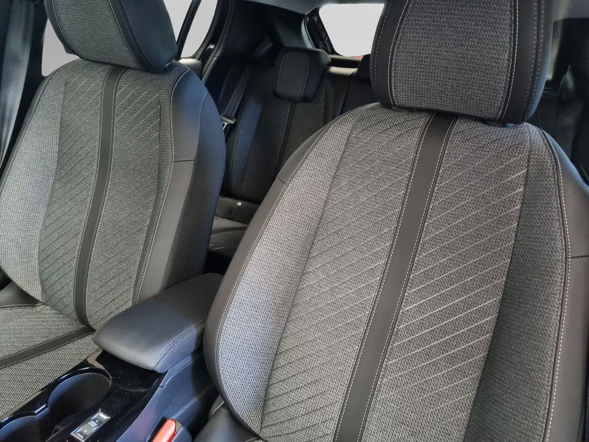 Peugeot 208 nuova a Varese (7)