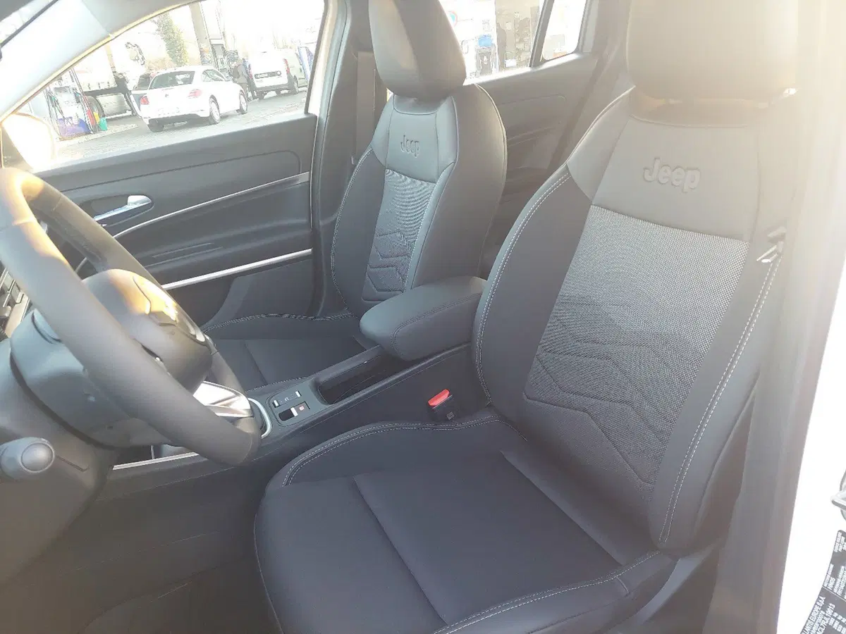 Jeep Avenger nuova a Modena (14)
