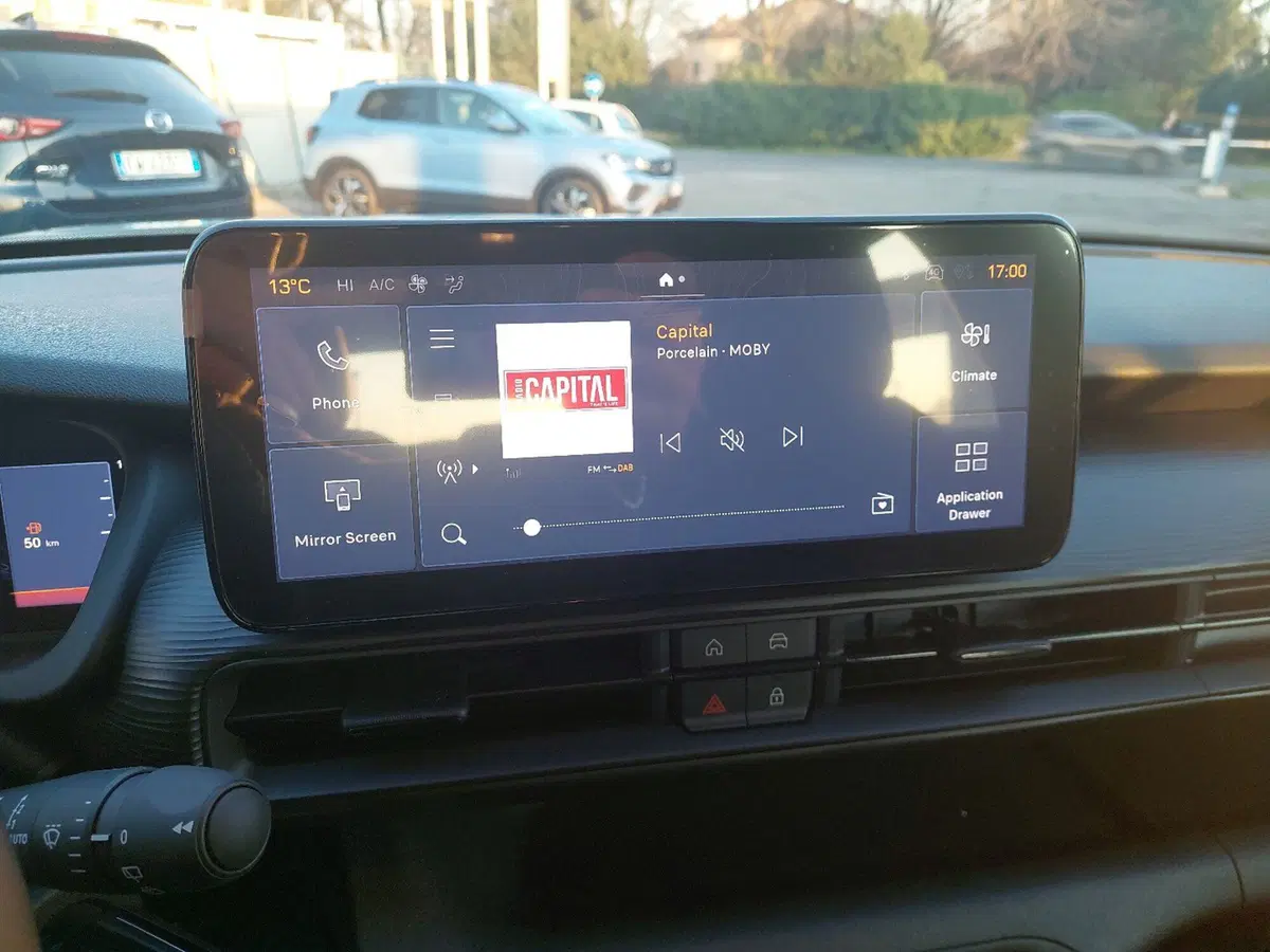 Jeep Avenger nuova a Modena (19)