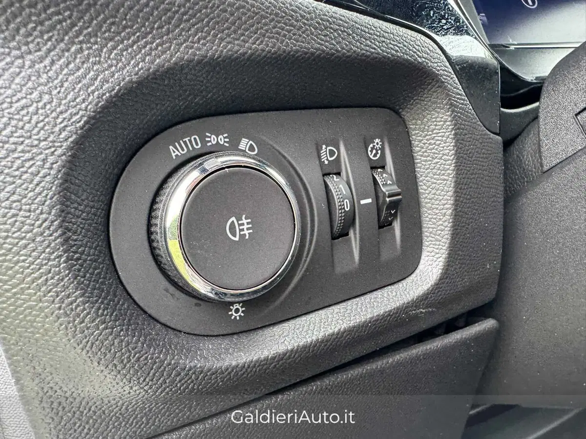 Opel Corsa usata a Salerno (17)