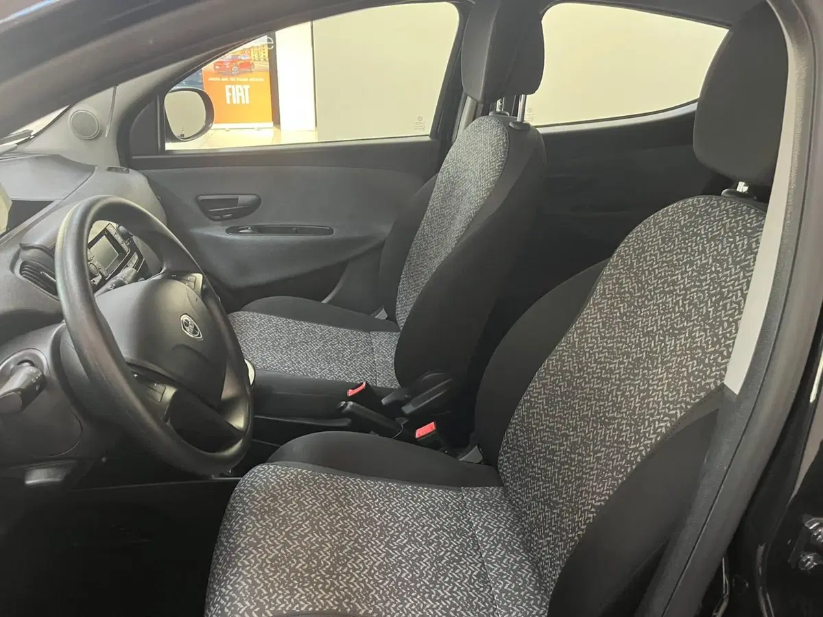 Lancia Ypsilon usata a Lucca (10)