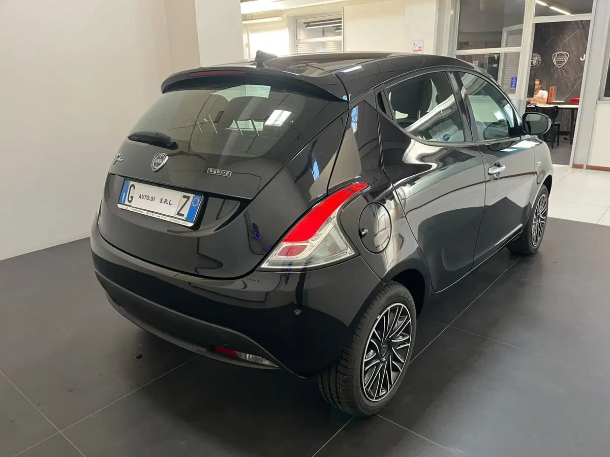 Lancia Ypsilon usata a Lucca (5)