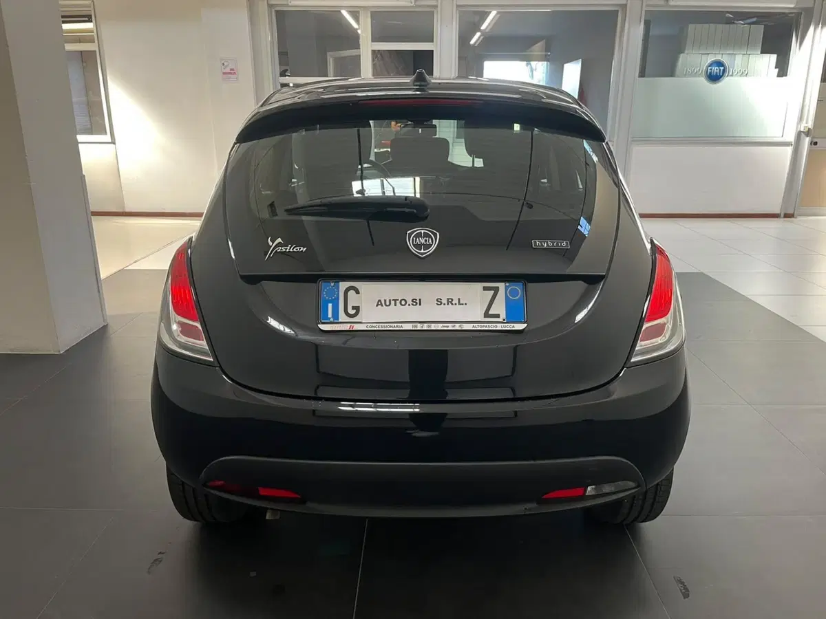 Lancia Ypsilon usata a Lucca (6)