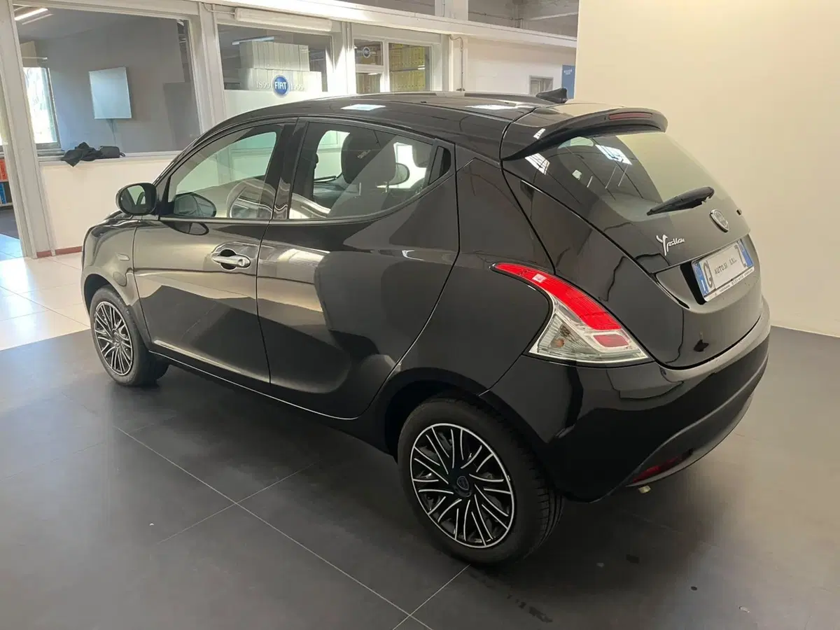 Lancia Ypsilon usata a Lucca (7)