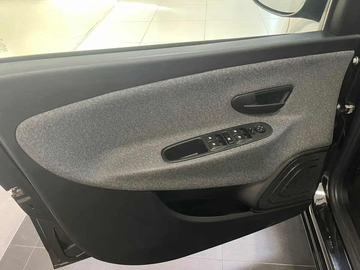 Lancia Ypsilon usata a Lucca (9)