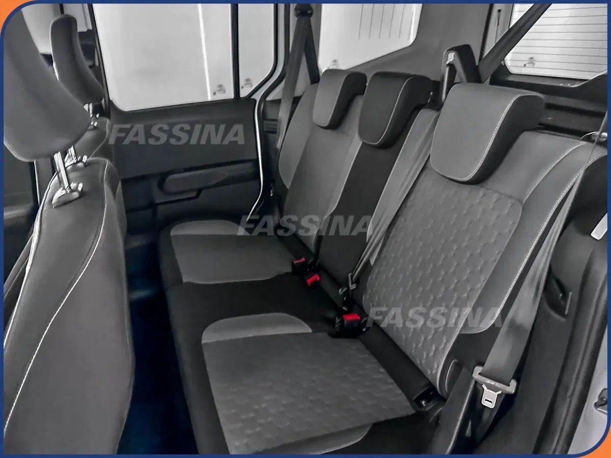 Ford Tourneo Courier usata a Milano (9)