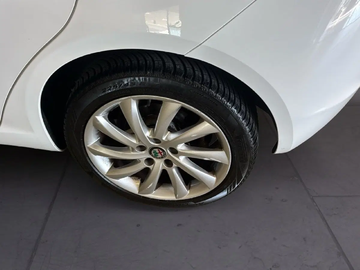 Alfa Romeo Giulietta usata a Arezzo (12)