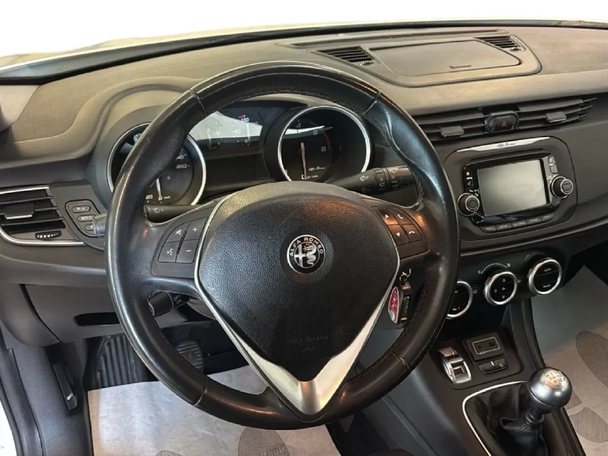 Alfa Romeo Giulietta usata a Arezzo (17)