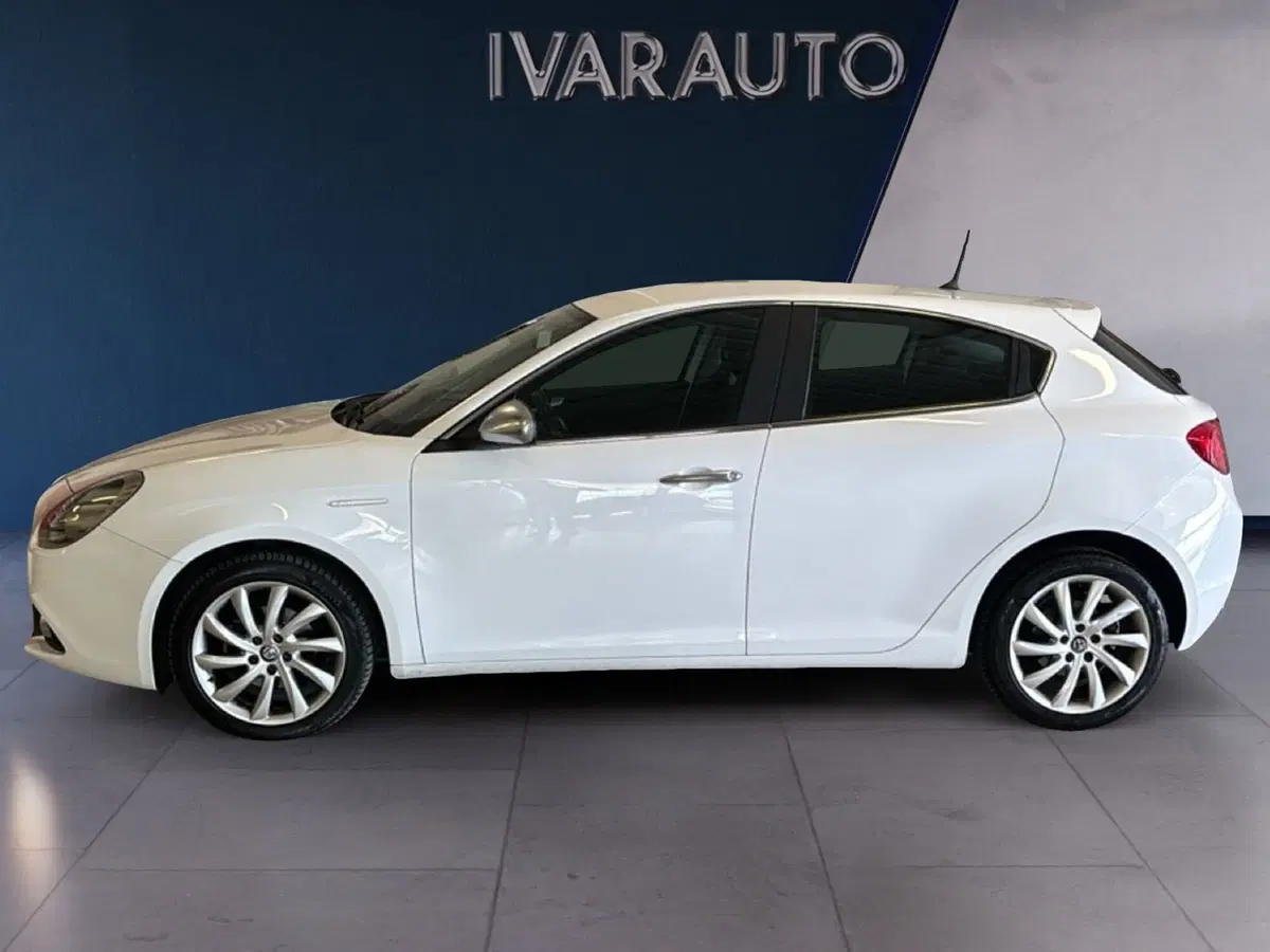 Alfa Romeo Giulietta usata a Arezzo (2)
