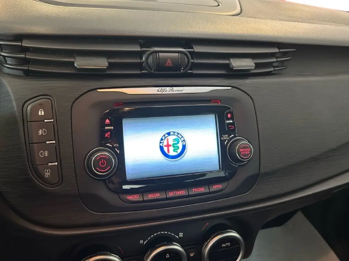 Alfa Romeo Giulietta usata a Arezzo (20)