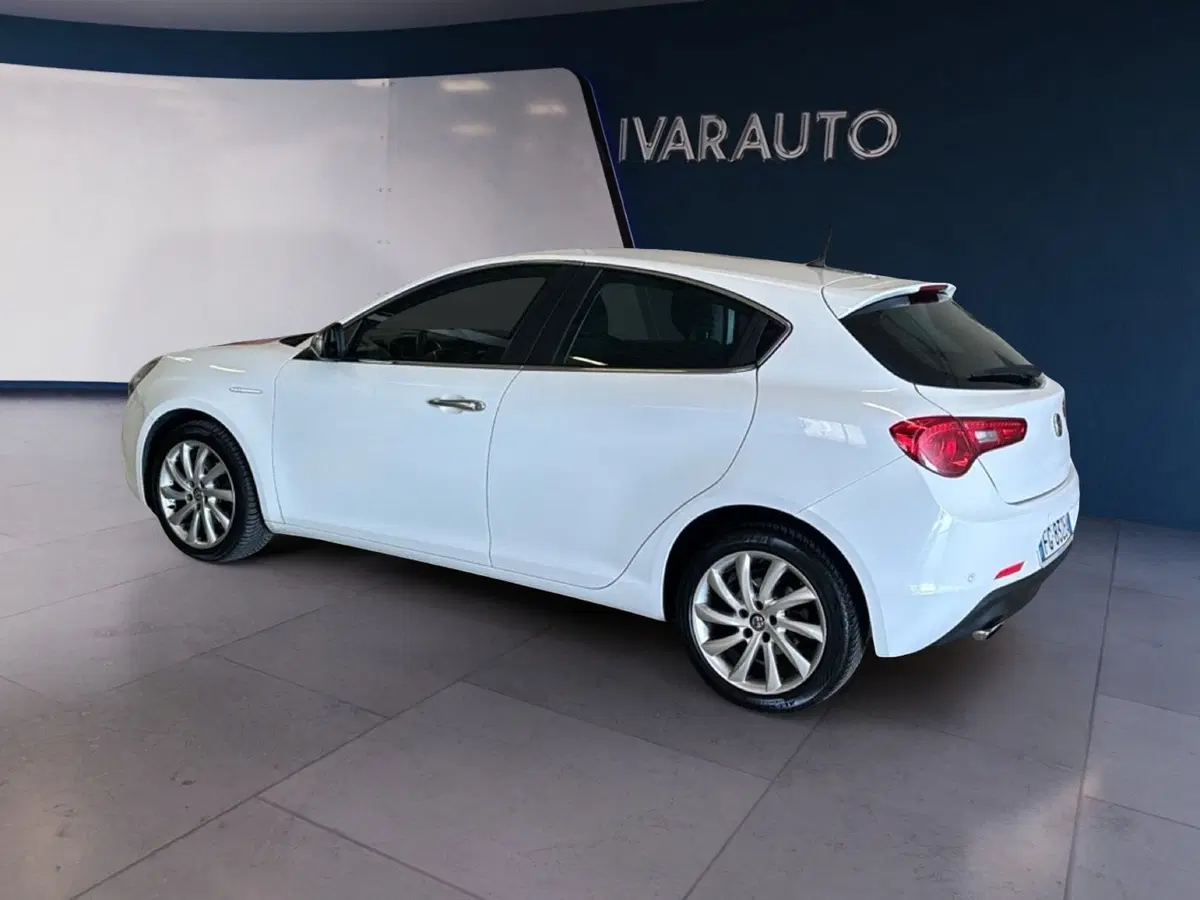 Alfa Romeo Giulietta usata a Arezzo (3)