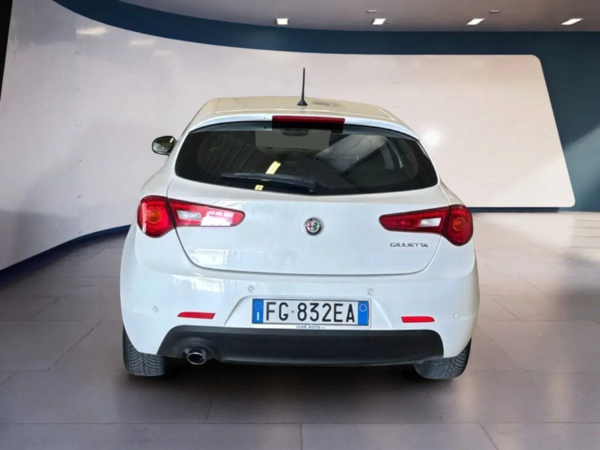 Alfa Romeo Giulietta usata a Arezzo (4)