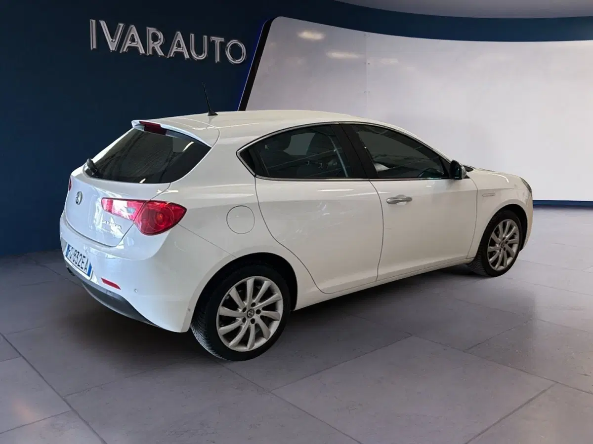 Alfa Romeo Giulietta usata a Arezzo (6)