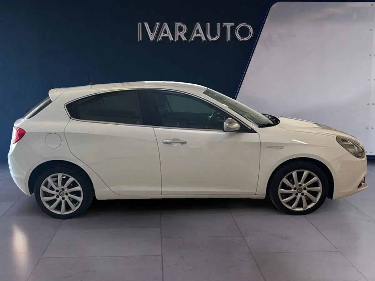 Alfa Romeo Giulietta usata a Arezzo (7)