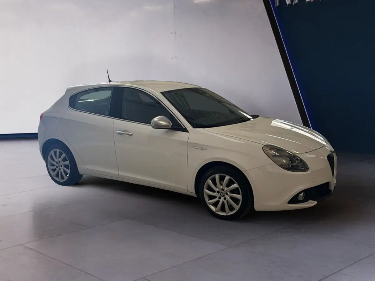 Alfa Romeo Giulietta usata a Arezzo (8)