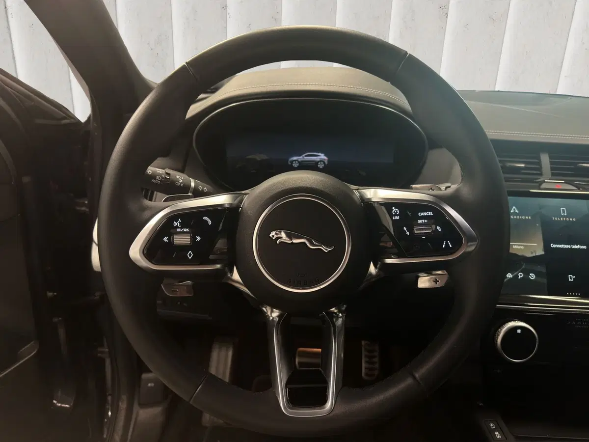 Jaguar E-Pace usata a Milano (12)