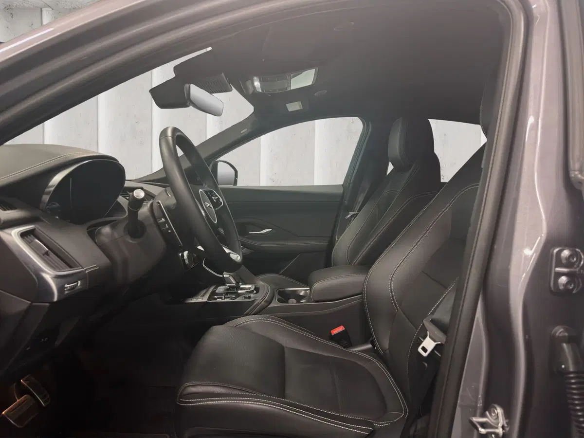 Jaguar E-Pace usata a Milano (14)
