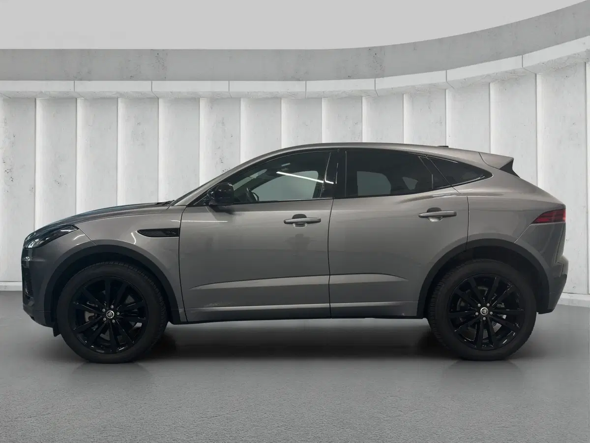 Jaguar E-Pace usata a Milano (17)