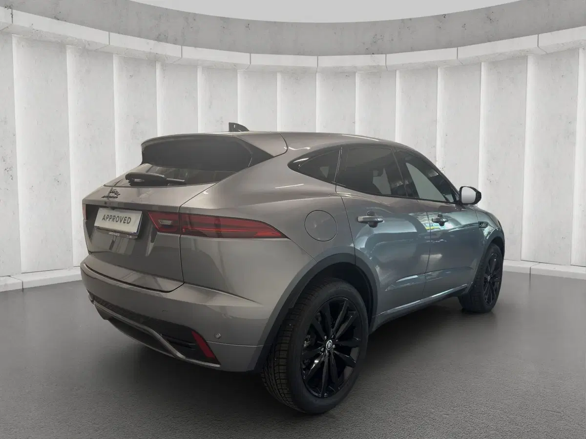 Jaguar E-Pace usata a Milano (2)