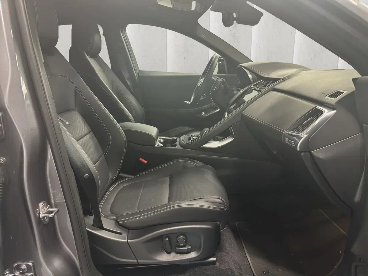 Jaguar E-Pace usata a Milano (3)