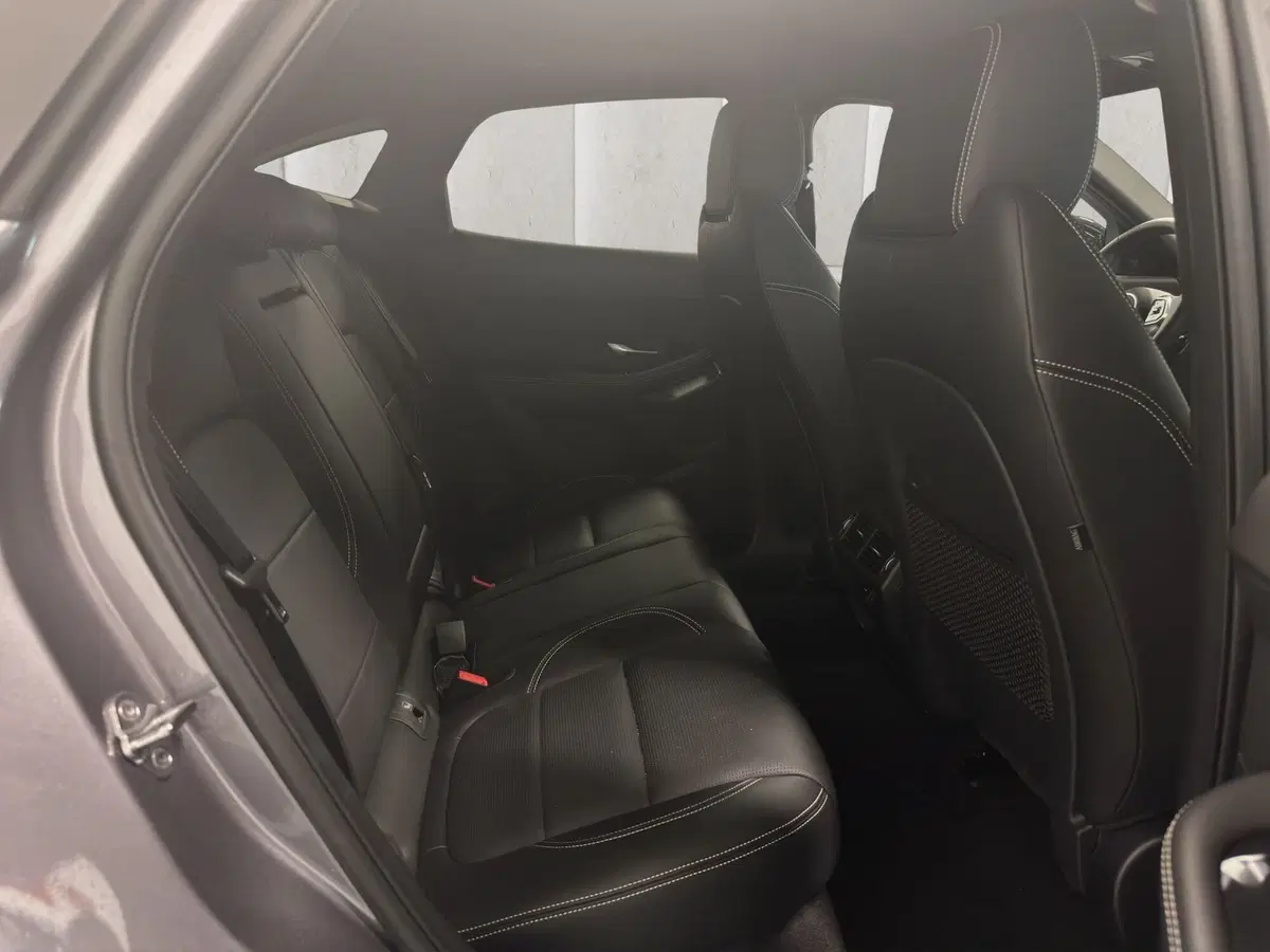 Jaguar E-Pace usata a Milano (5)