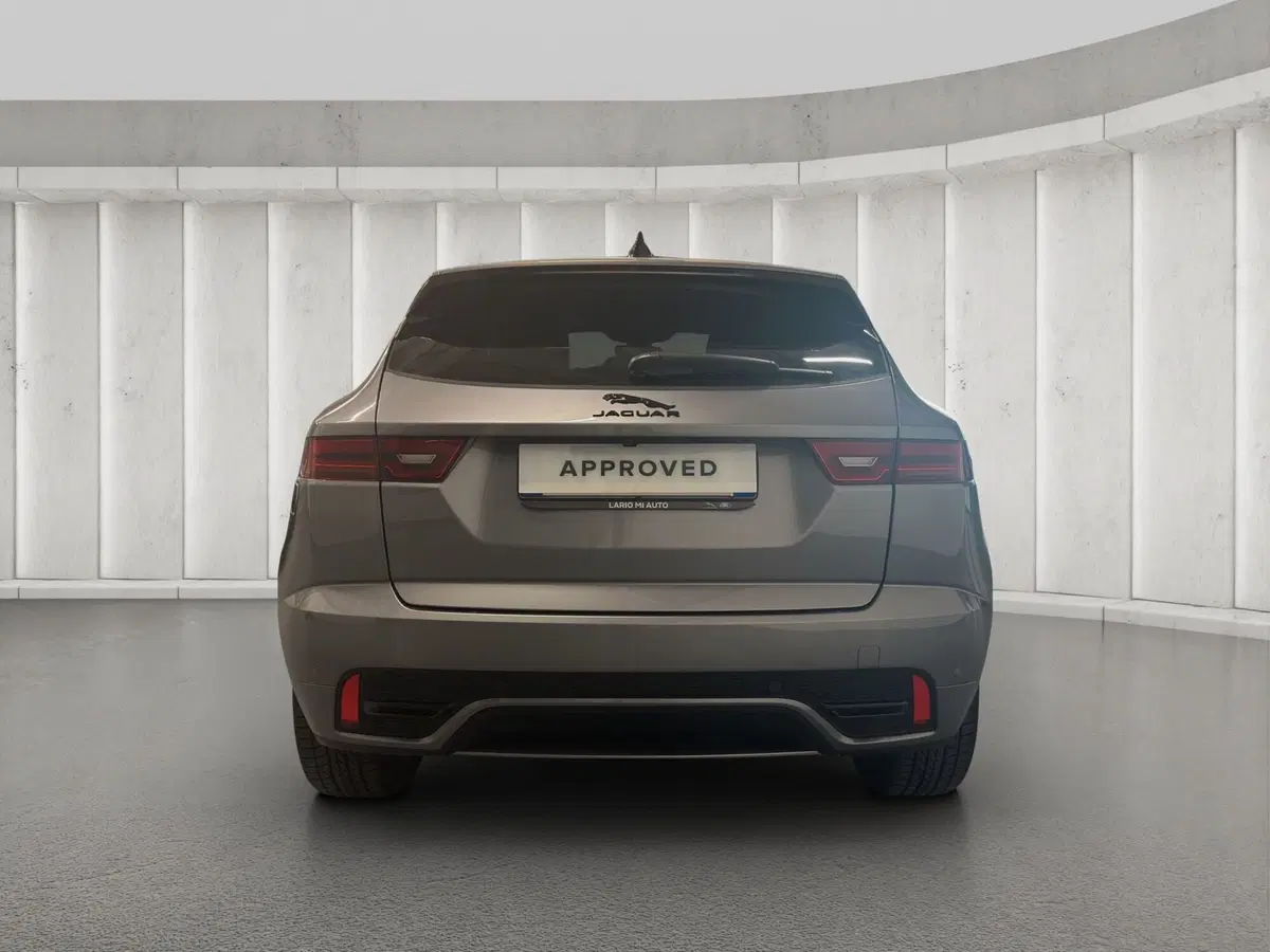 Jaguar E-Pace usata a Milano (7)
