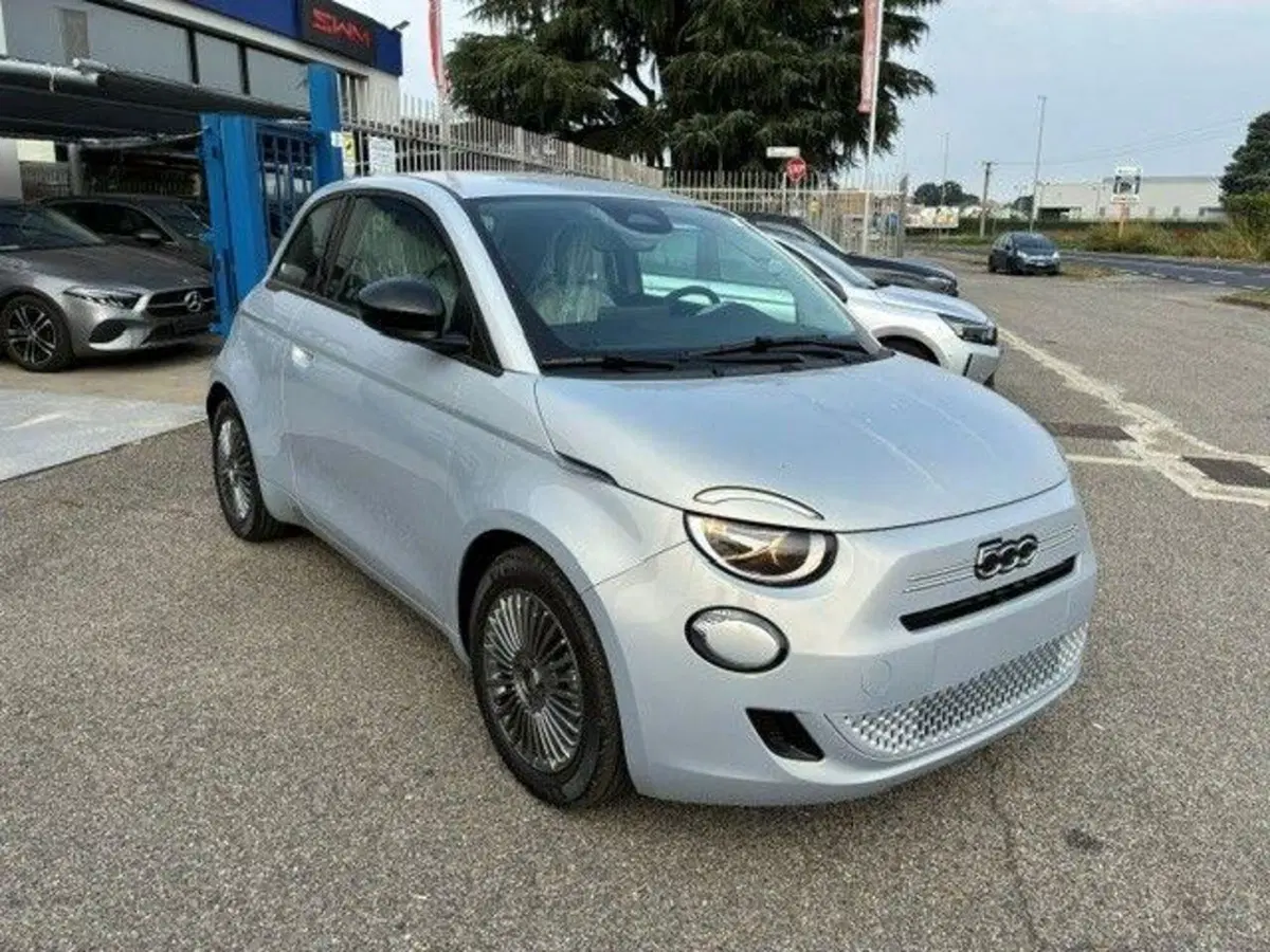 Fiat 500 nuova a Milano (2)