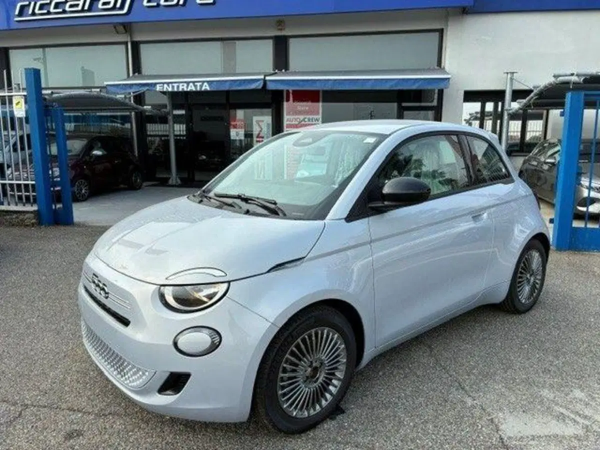 Fiat 500 nuova a Milano (3)