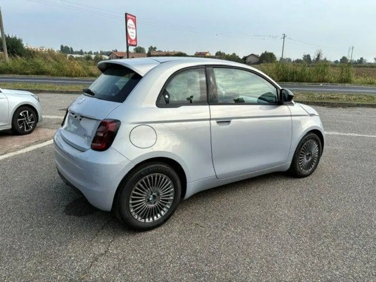 Fiat 500 nuova a Milano (4)