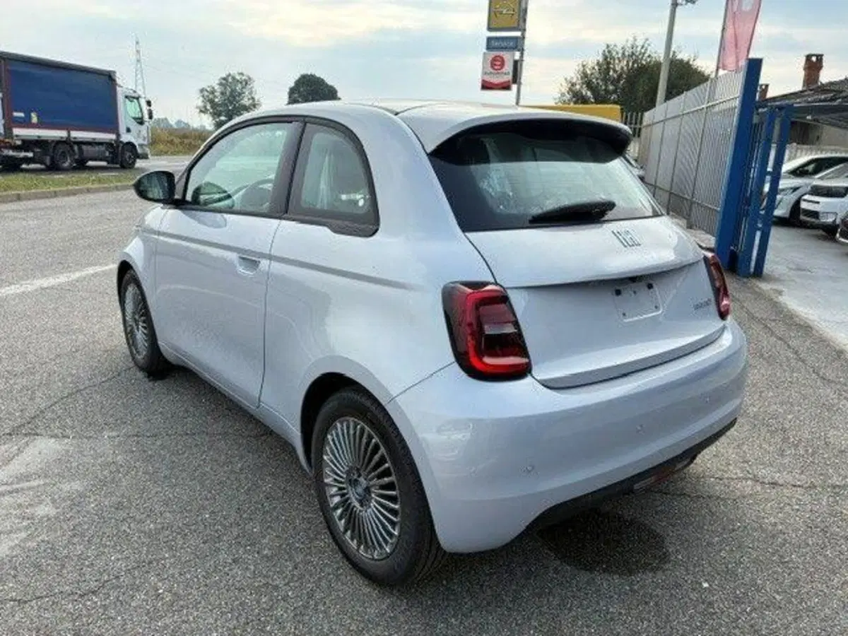 Fiat 500 nuova a Milano (5)