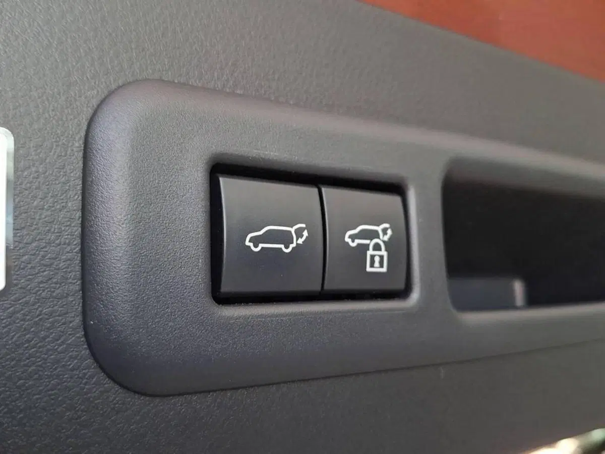 Lexus LBX usata a Torino (14)