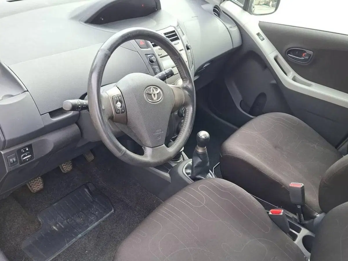 Toyota Yaris usata a Torino (9)