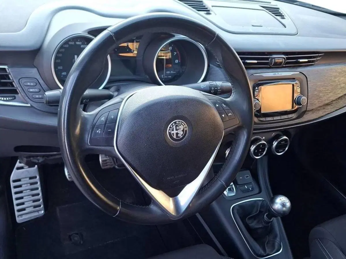 Alfa Romeo Giulietta usata a Torino (10)