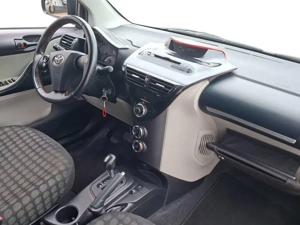 Toyota iQ usata a Torino (10)