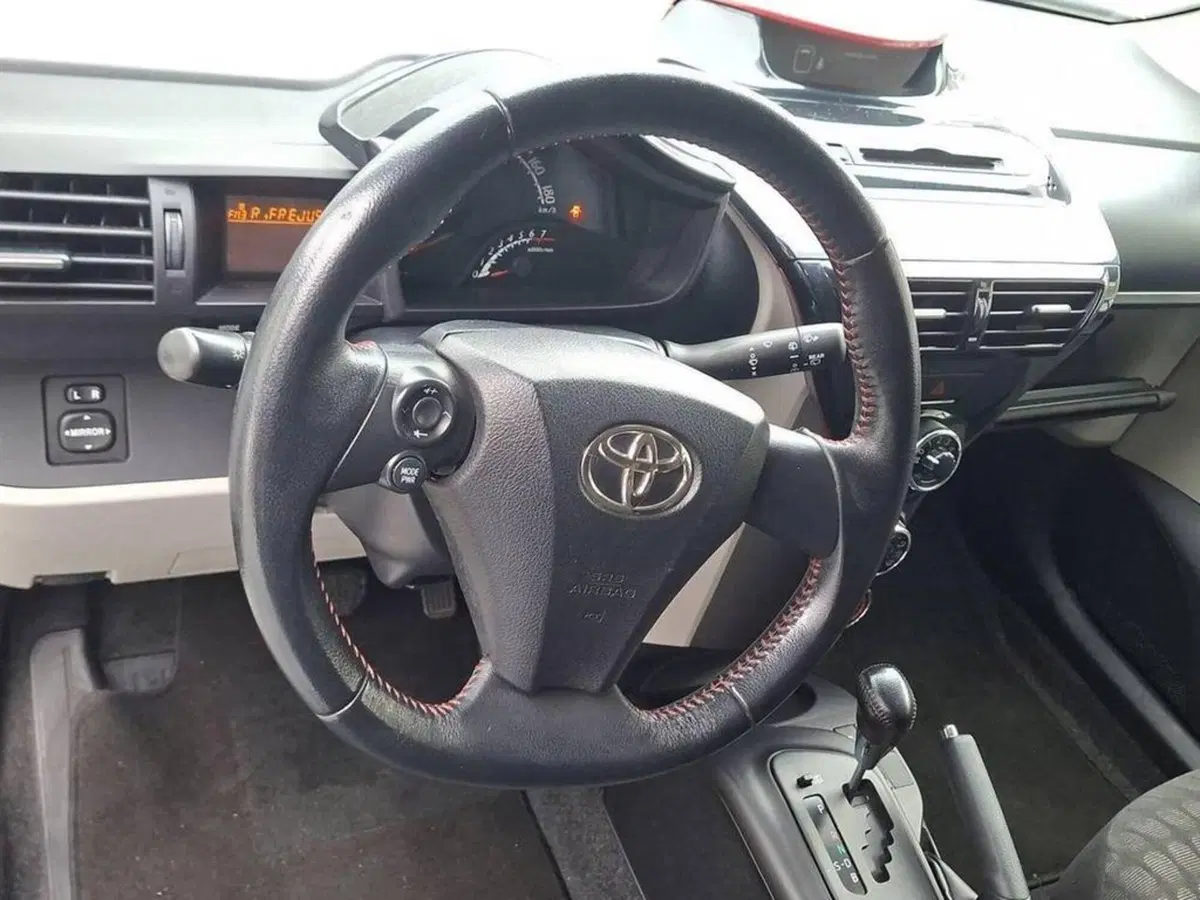 Toyota iQ usata a Torino (9)