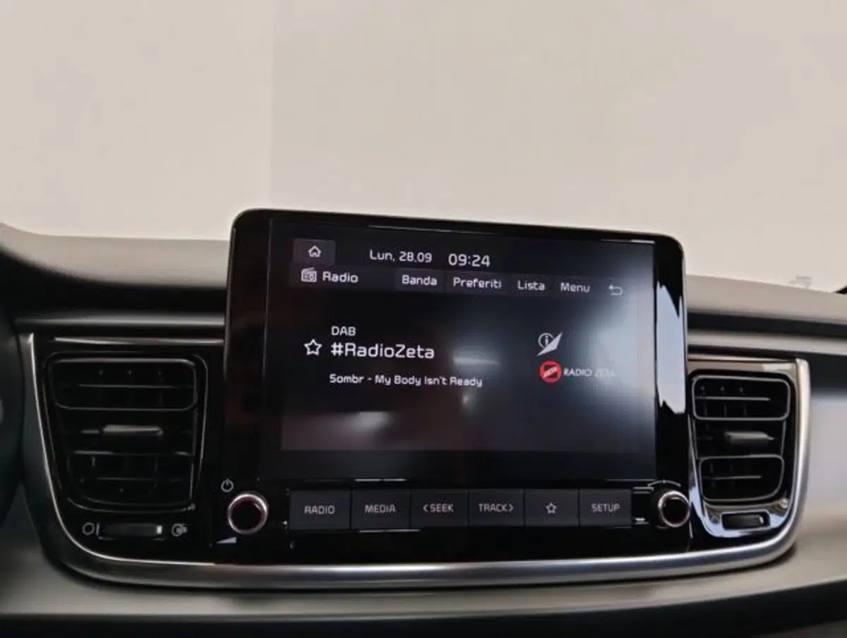Kia Rio usata a Como (12)