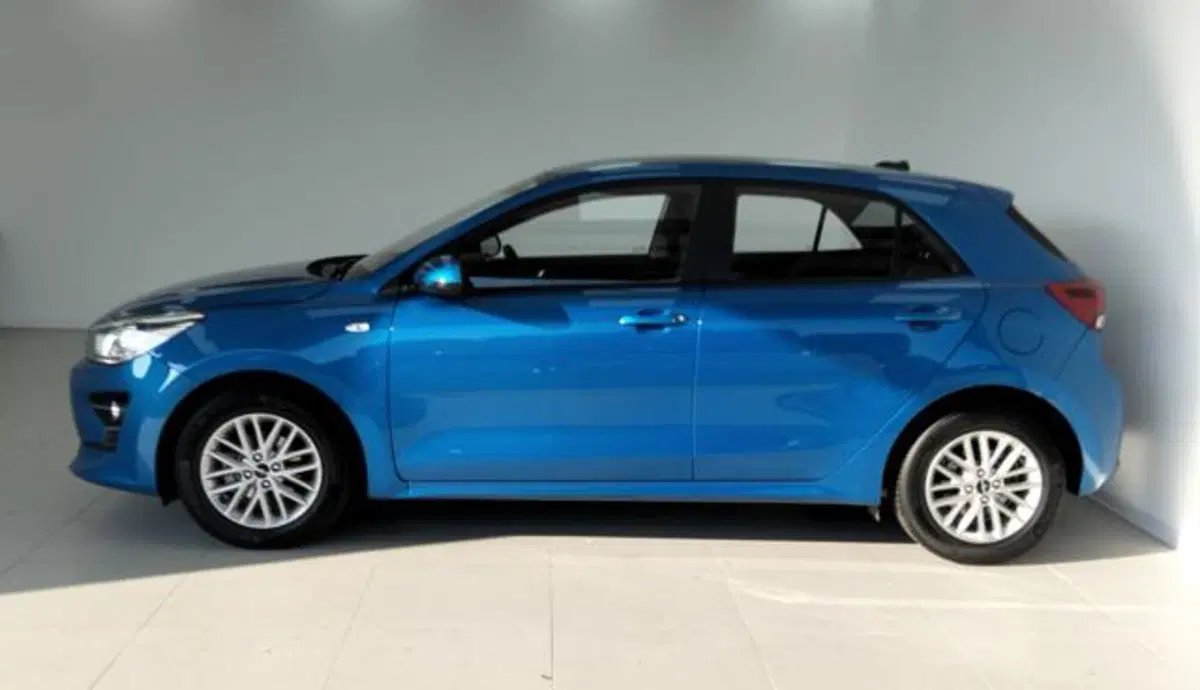 Kia Rio usata a Como (8)