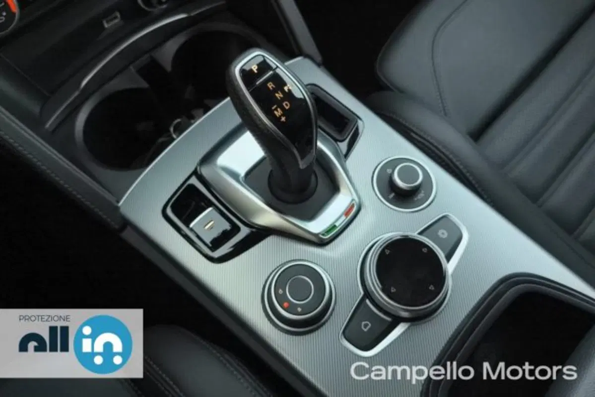 Alfa Romeo Stelvio usata a Venezia (15)