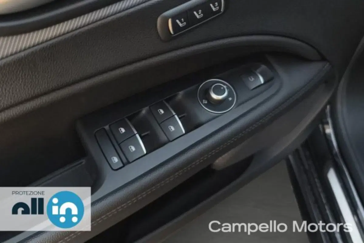 Alfa Romeo Stelvio usata a Venezia (18)
