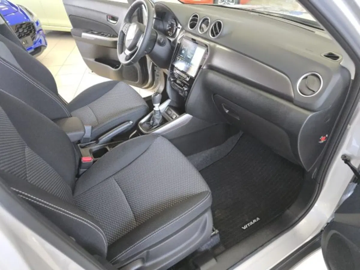 Suzuki Vitara nuova a Reggio Emilia (16)