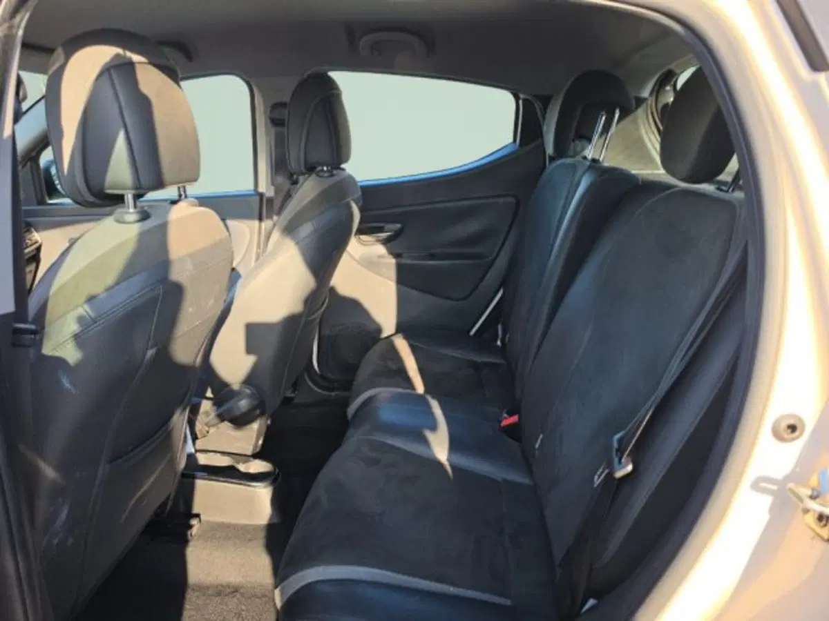 Lancia Ypsilon usata a Frosinone (6)