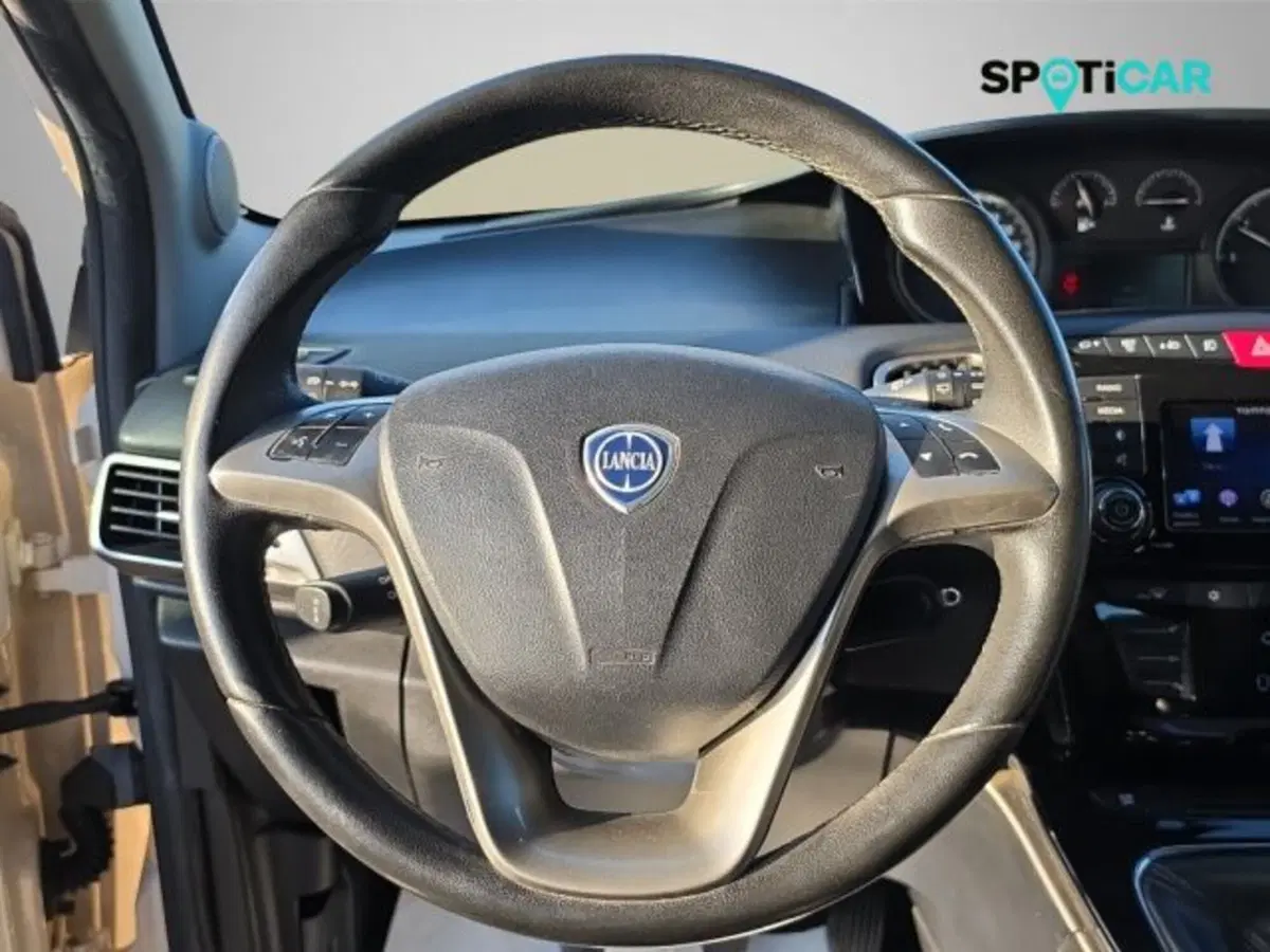 Lancia Ypsilon usata a Frosinone (8)