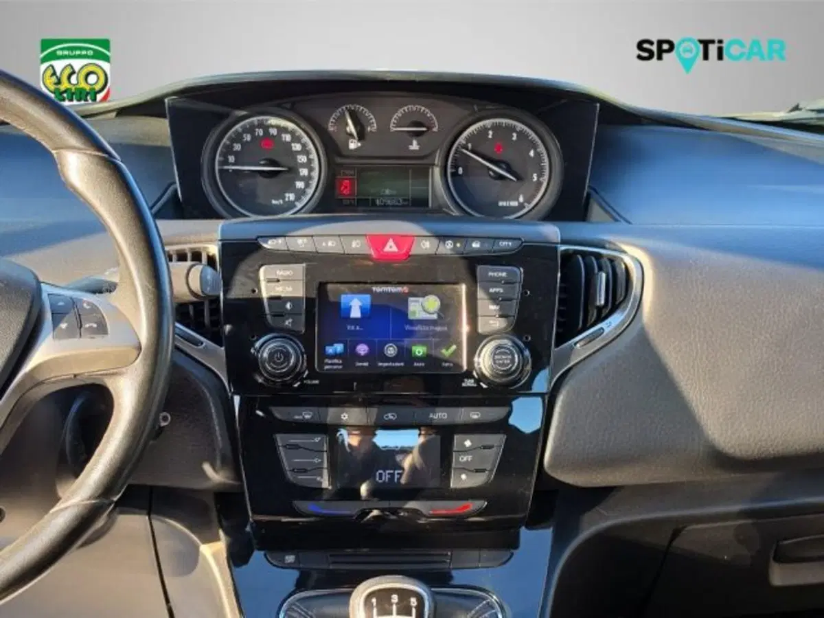 Lancia Ypsilon usata a Frosinone (9)