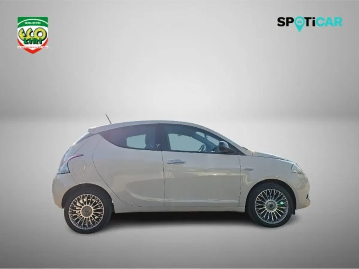 Lancia Ypsilon usata a Frosinone (16)