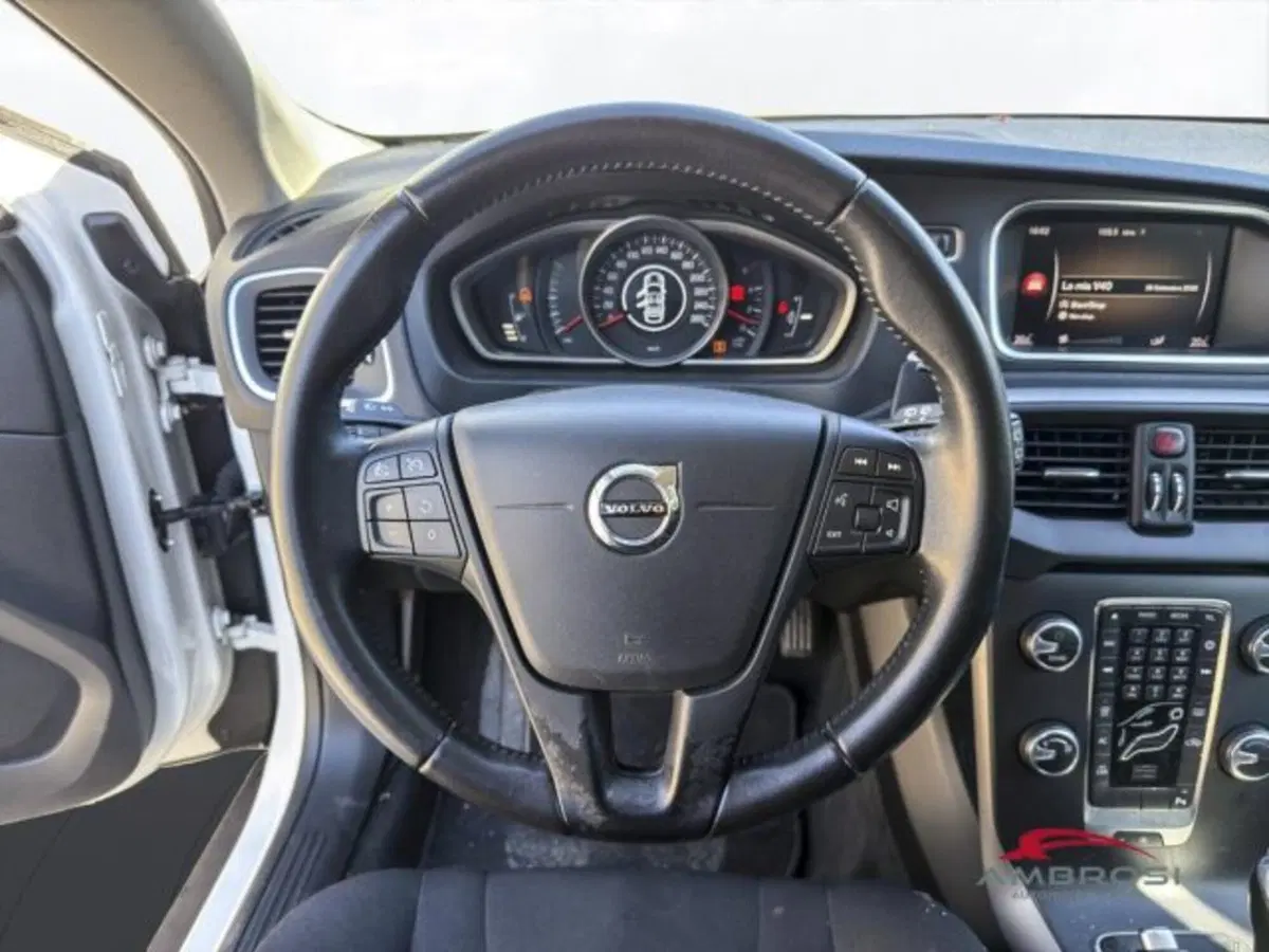 Volvo V40 Cross Country usata a Perugia (13)
