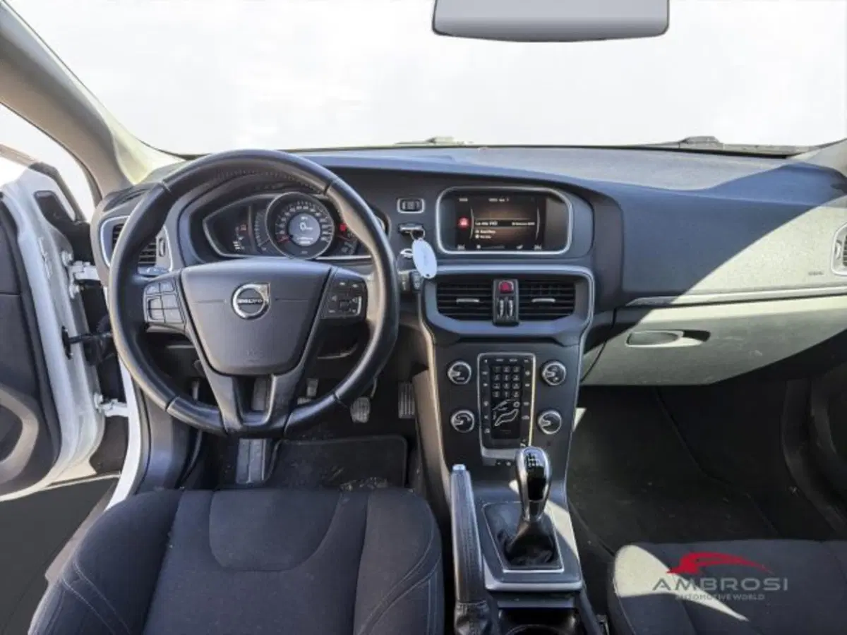 Volvo V40 Cross Country usata a Perugia (14)