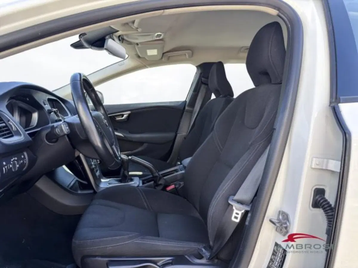 Volvo V40 Cross Country usata a Perugia (9)